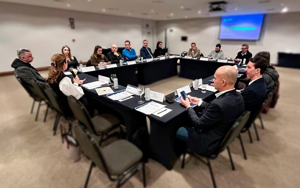 Mesa redonda com líderes do mercado publicitário brasileiro